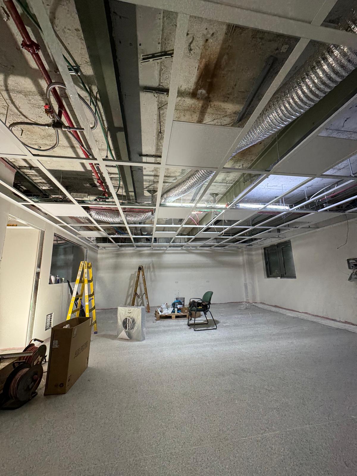 התקנת תקרת FFU — חדר נקי