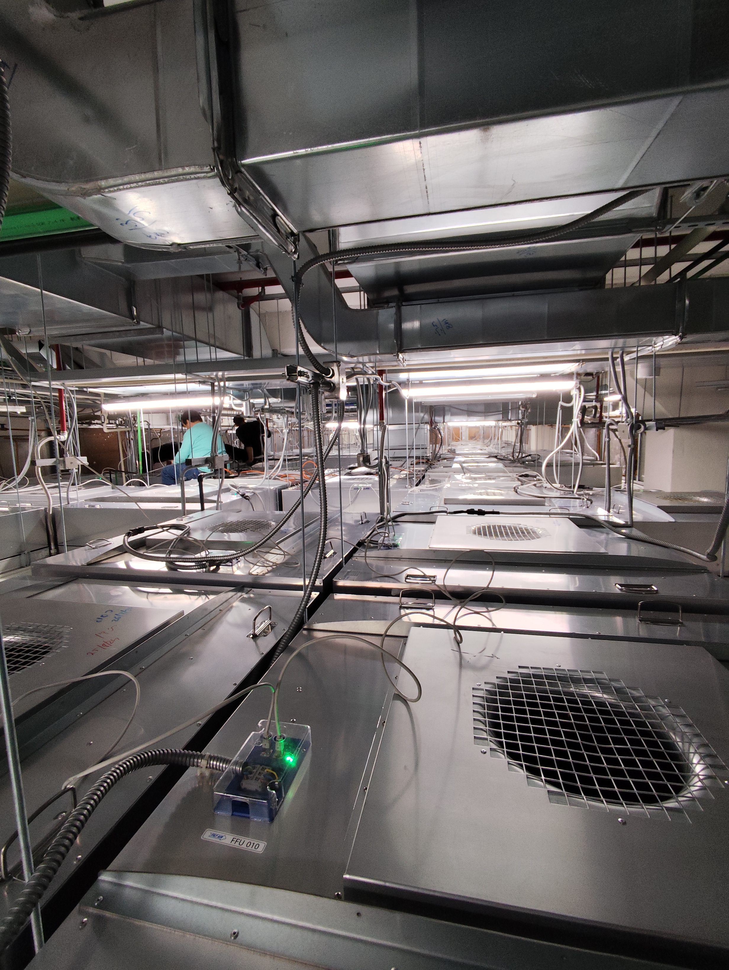 יחידות FFU בתקרה מודולרית