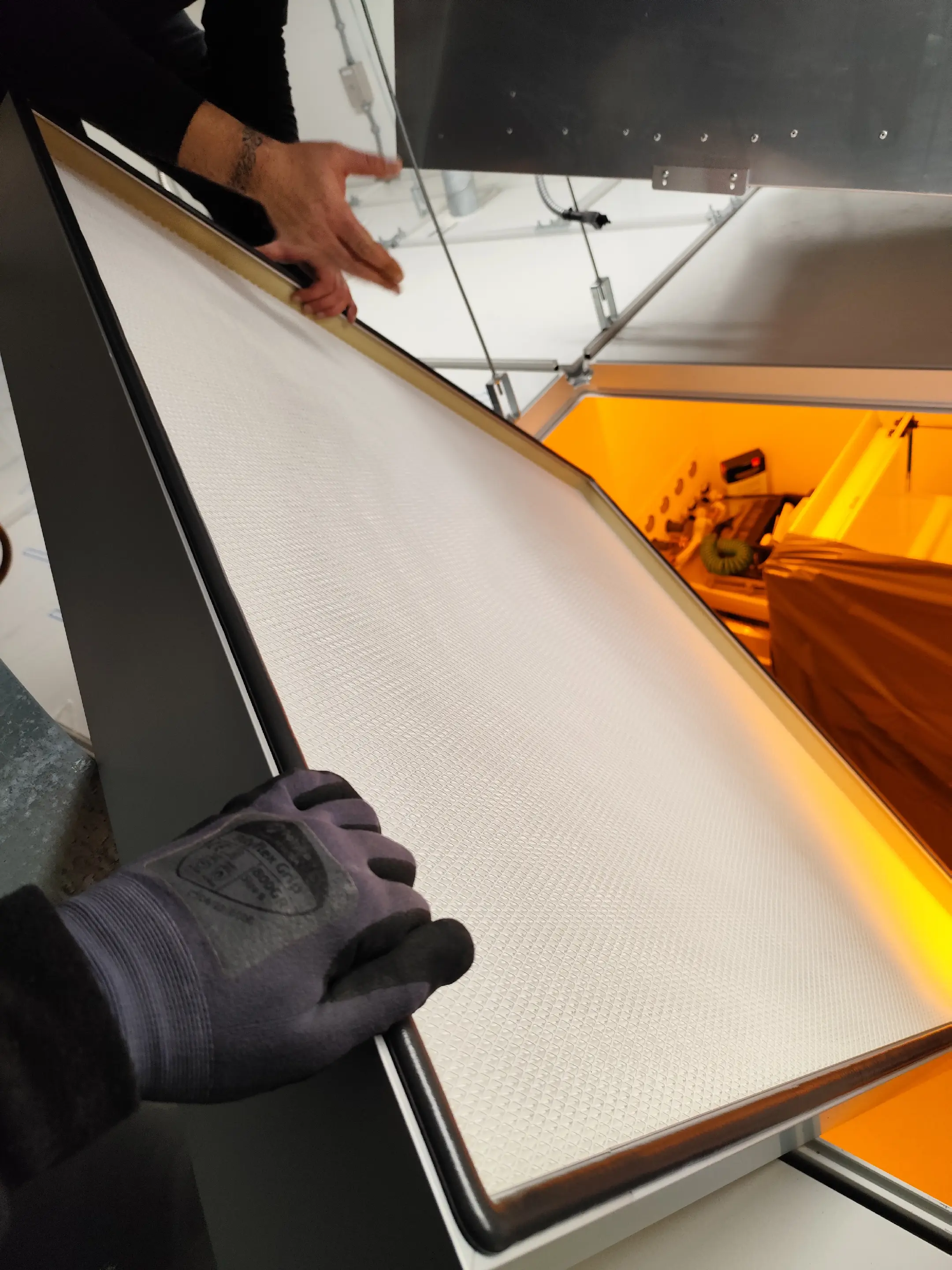 התקנת תקרה עם FFU