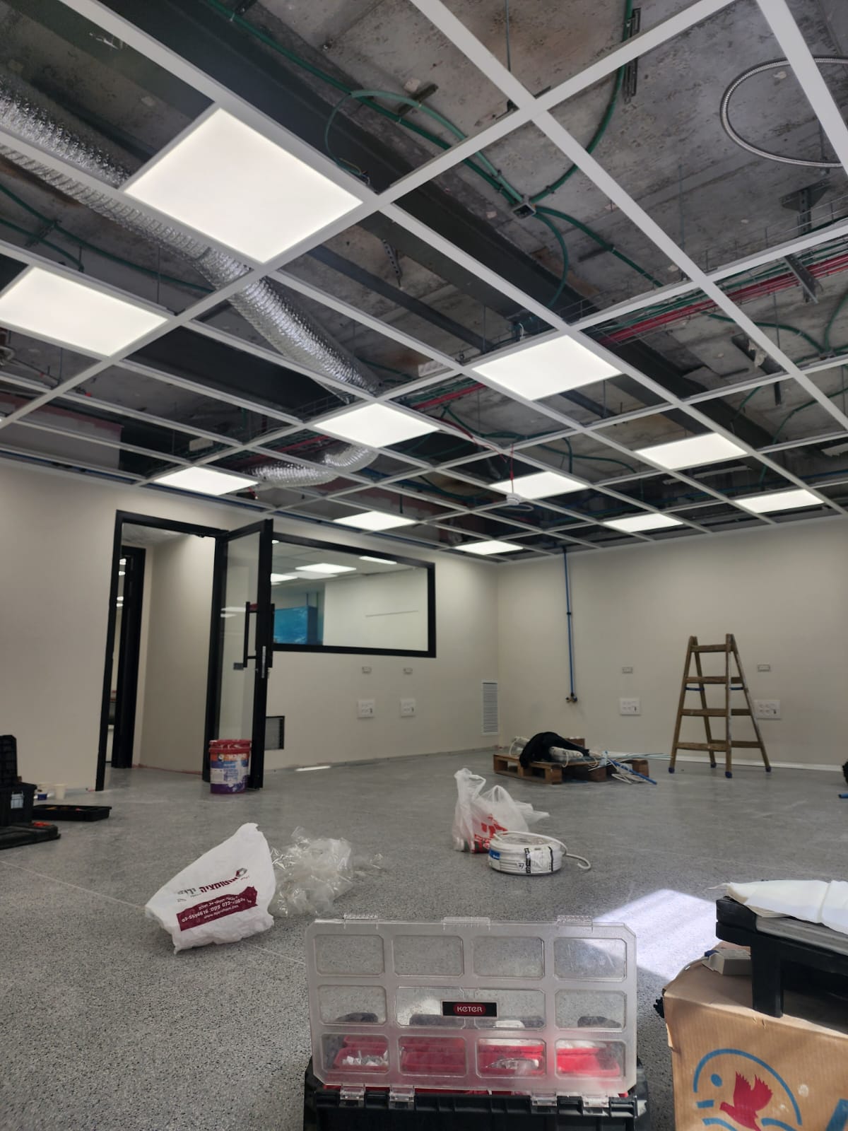 גמר תקרת חדר נקי עם FFU